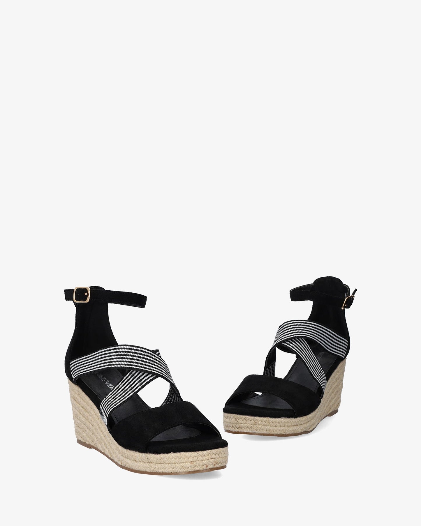 Alpargatas en símil ante negro con cuña en yute