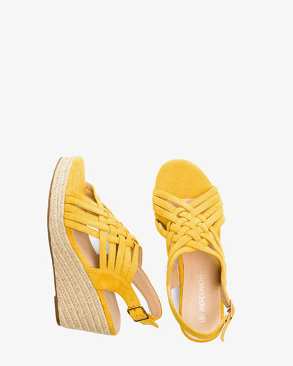 Alpargatas en símil ante mostaza con cuña en yute