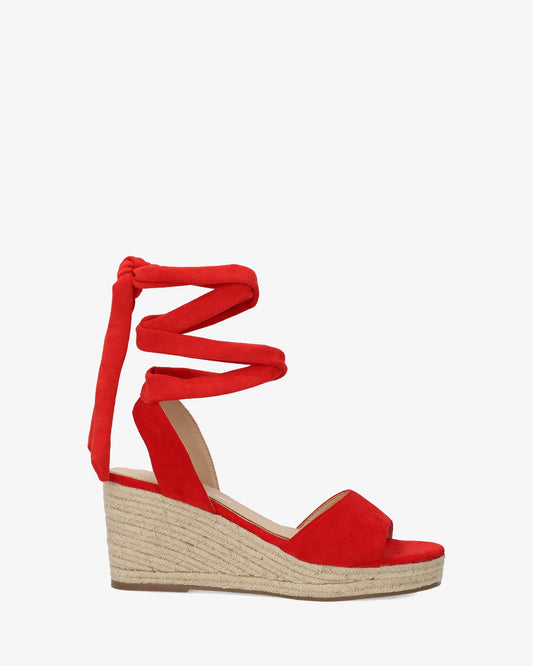 Alpargatas en símil ante rojo con cuña en yute