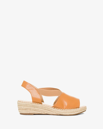 Sandalias con cuña en soft camel