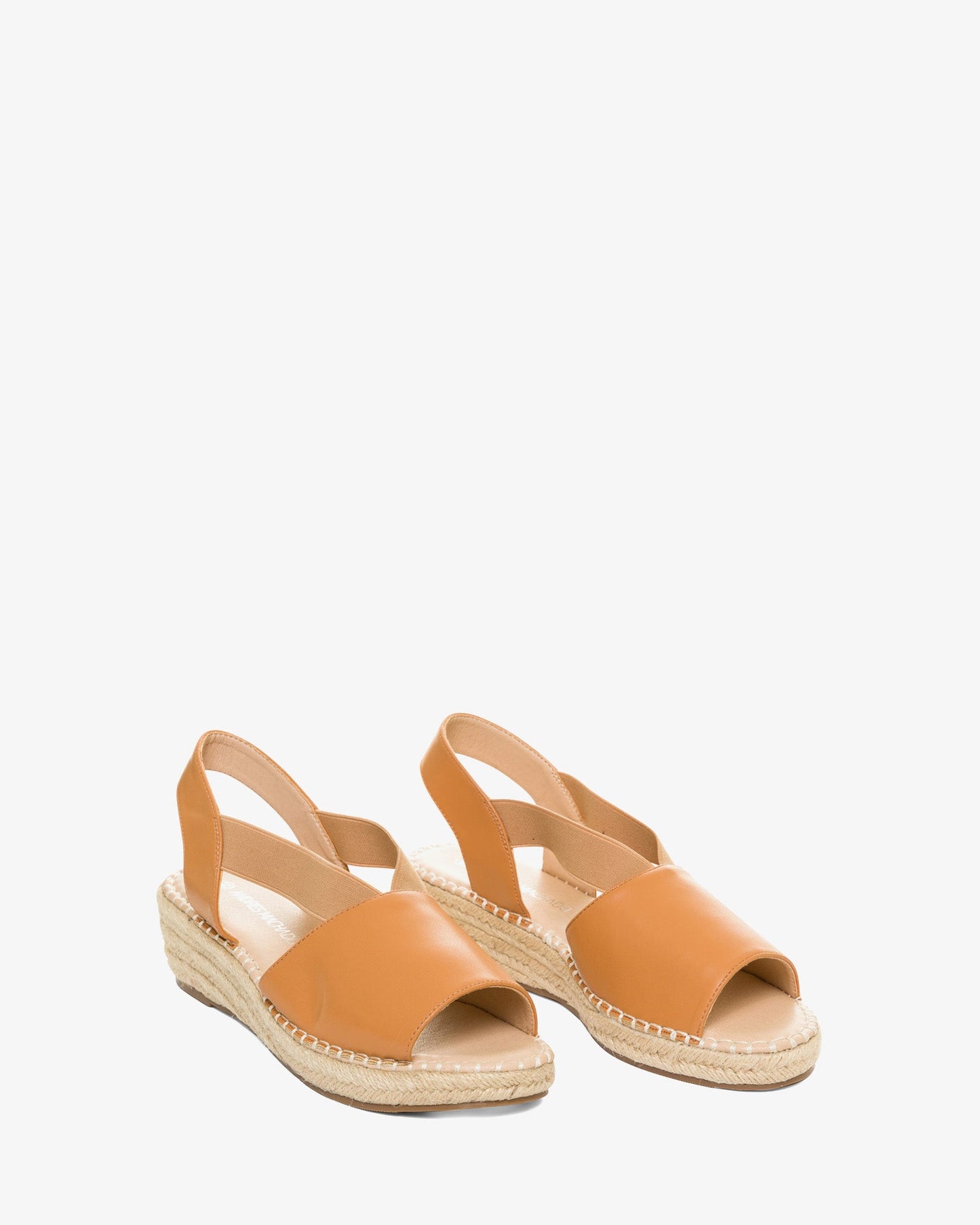 Sandalias con cuña en soft camel