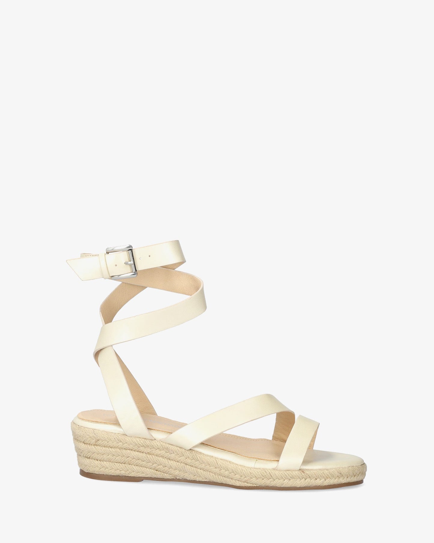 Sandalias con cuña en soft beige