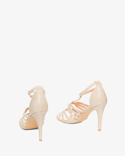 Sandalias en soft color crema con tacón