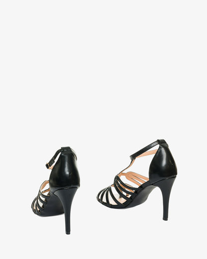 Sandalias en soft color negro con tacón