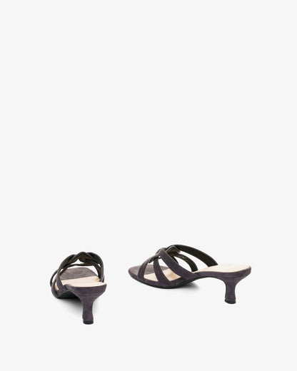 Mule en símil ante gris