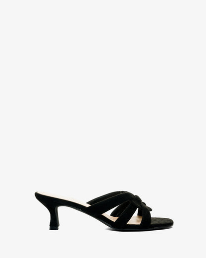 Mule en símil ante negro