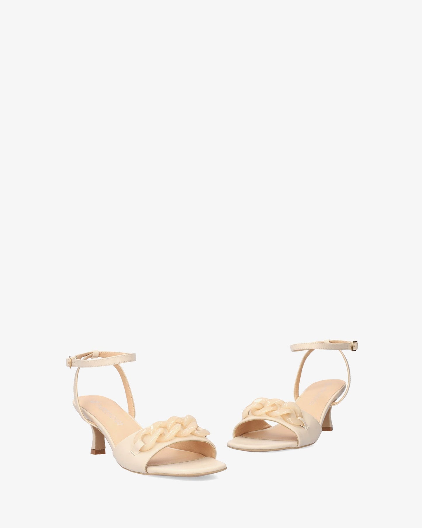 Sandalia en soft color crema