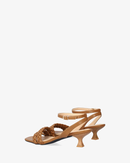 Sandalia en soft color marrón