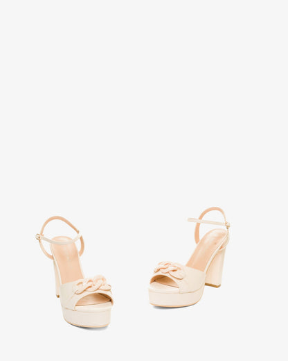 Sandalia en soft color crema