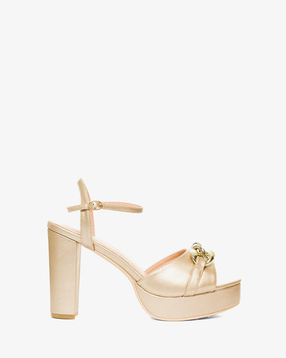 Sandalia en soft color oro