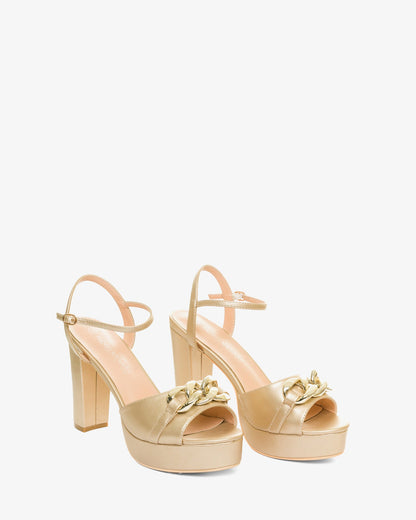 Sandalia en soft color oro