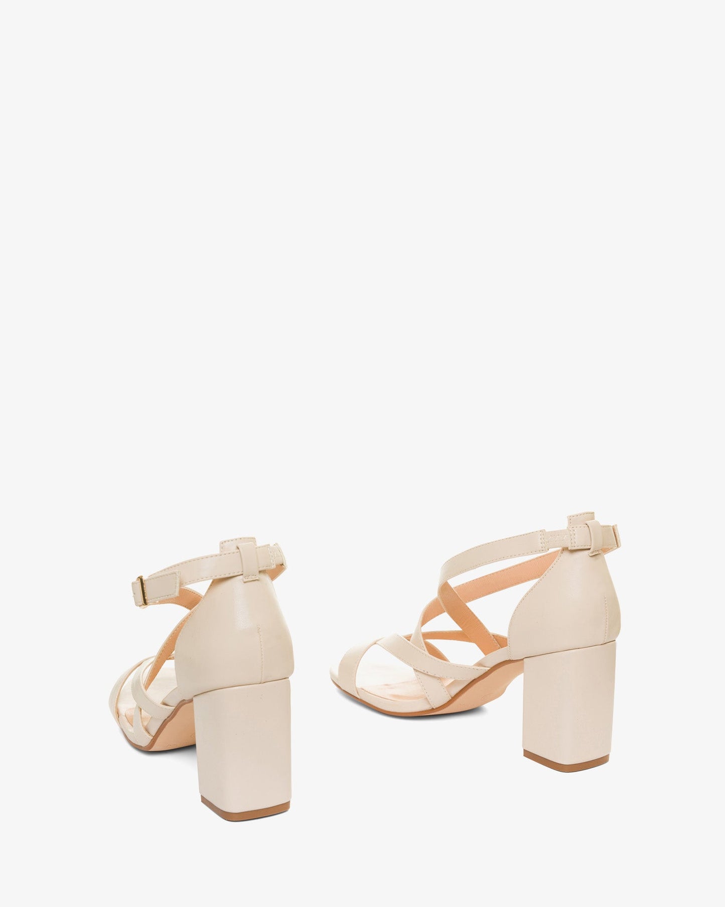 Sandalia en soft color crema