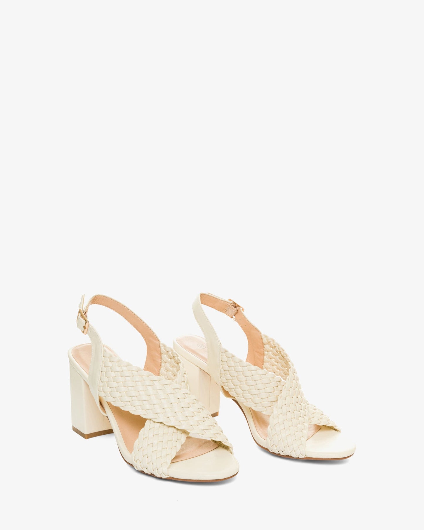 Sandal with braiding in soft white