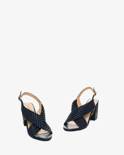 Sandal with braiding in soft navy color