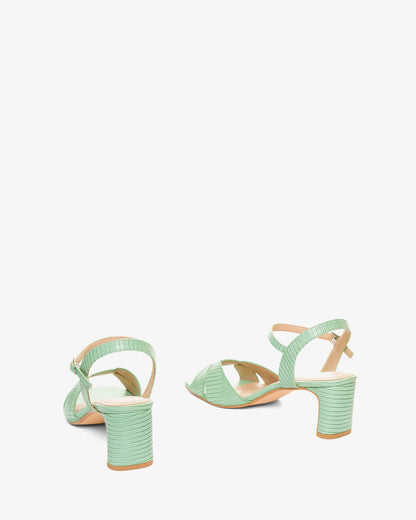 Sandalia en soft con grabado menta