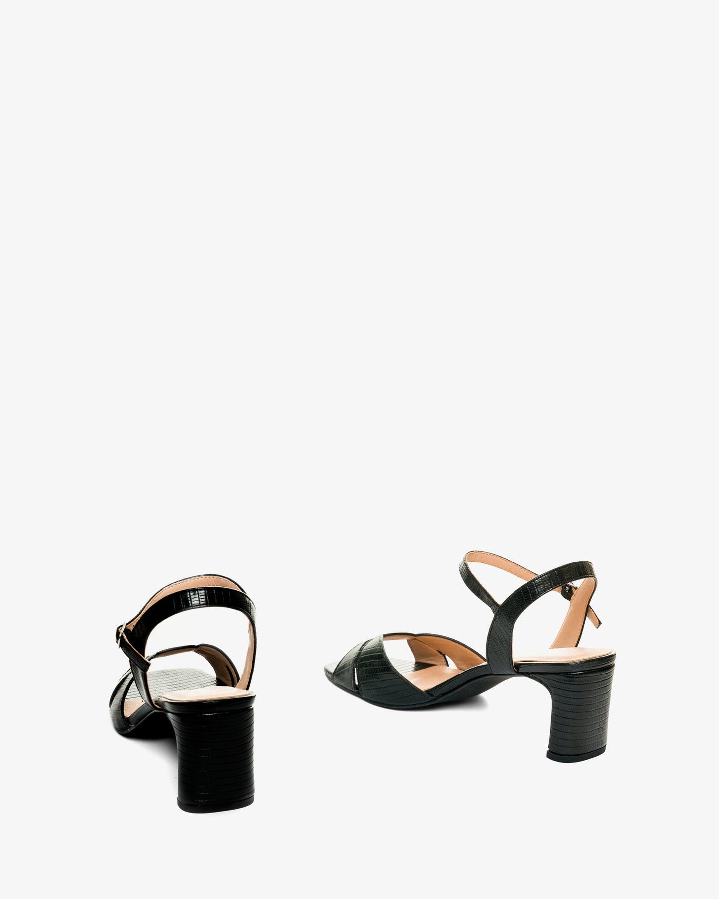 Sandalia en soft con grabado negro