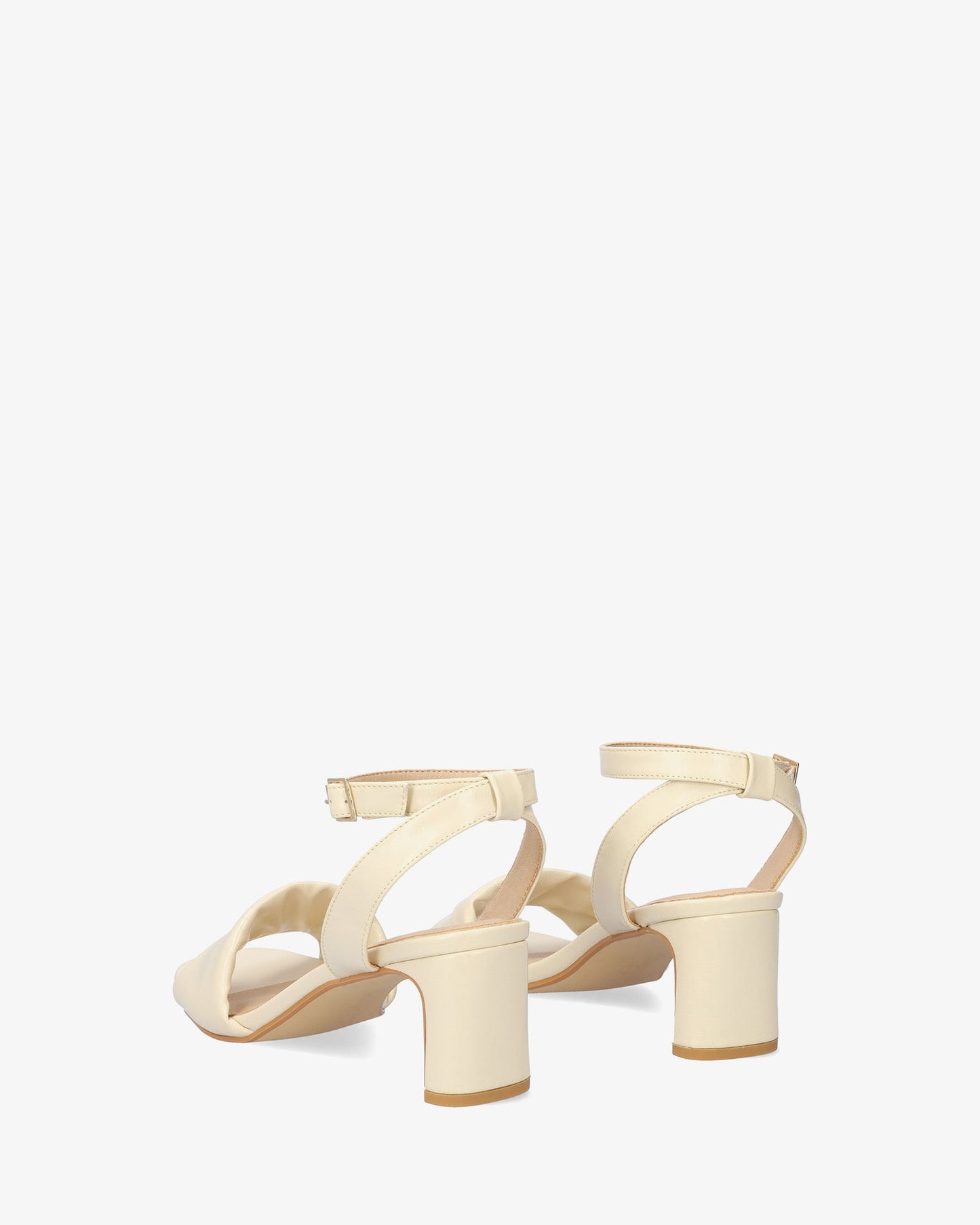 Sandalia en soft color crema