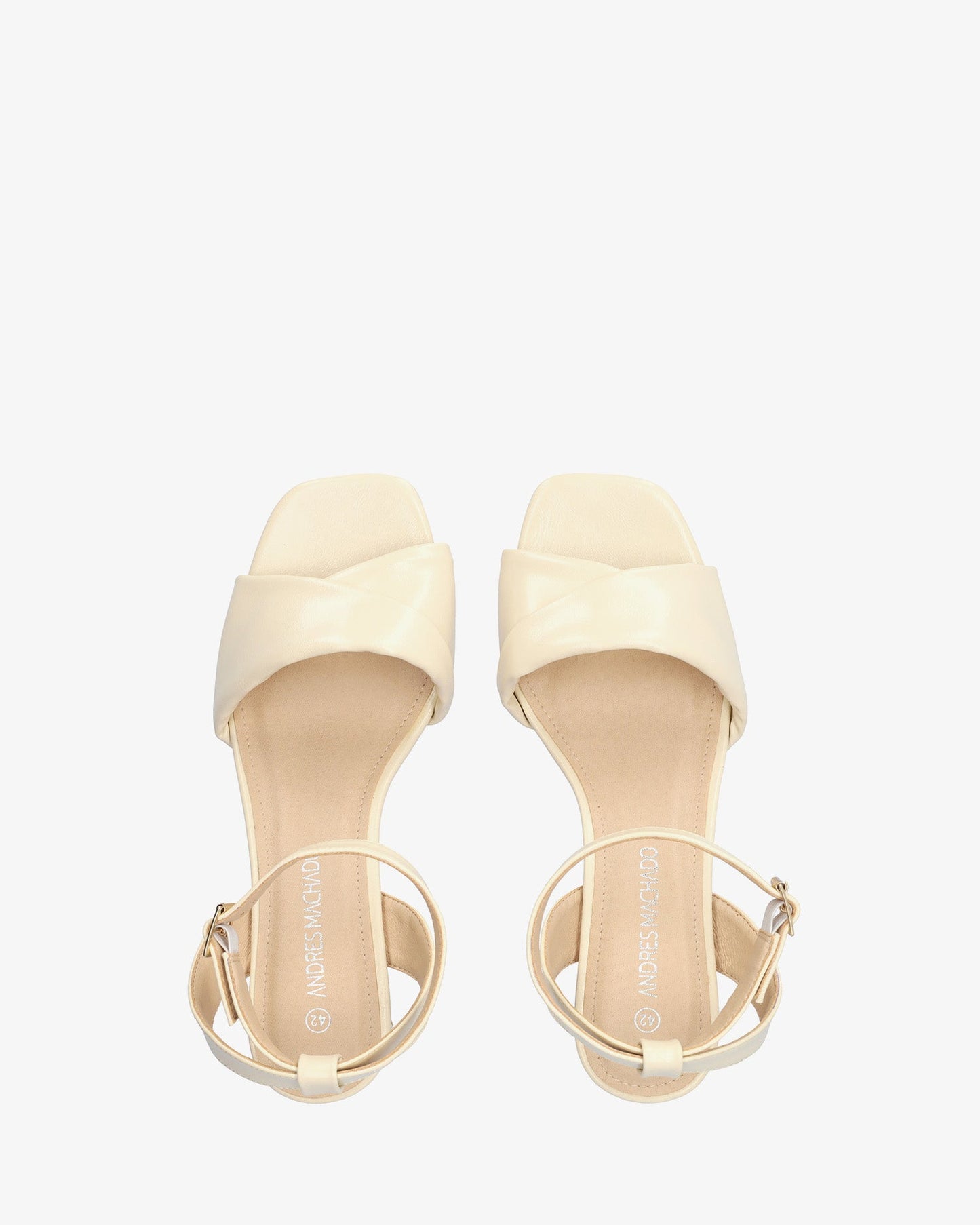 Sandalia en soft color crema