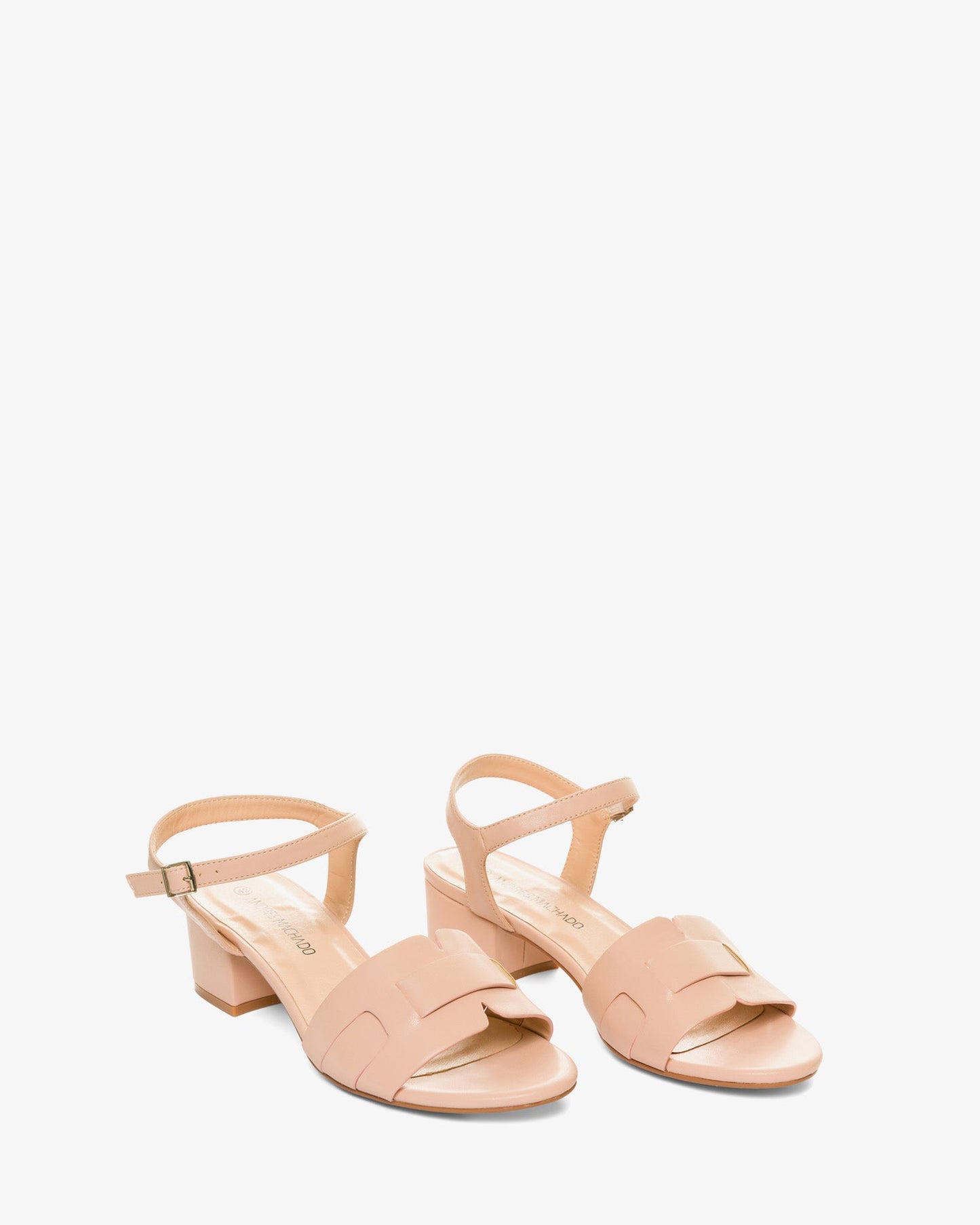 Sandalia en soft color maquillaje