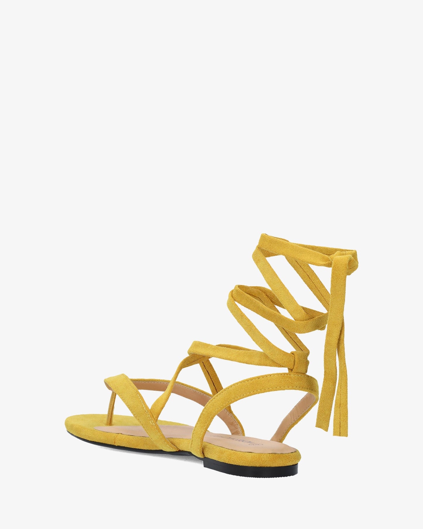Sandalia plana en símil ante color mostaza
