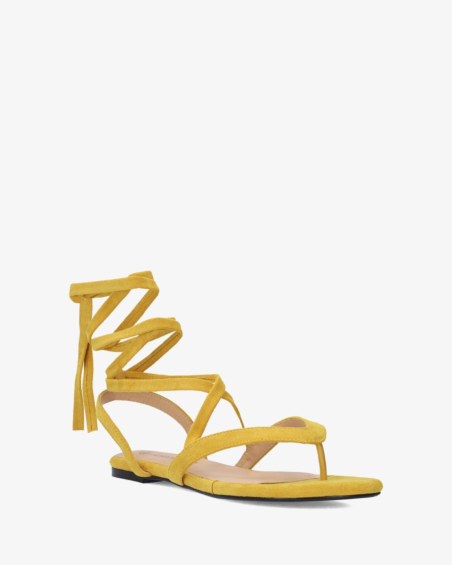 Sandalia plana en símil ante color mostaza
