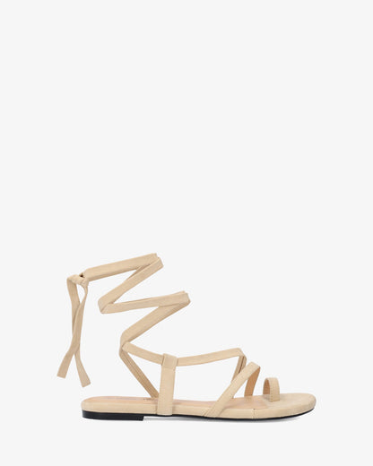 Sandalia plana en símil ante color crema