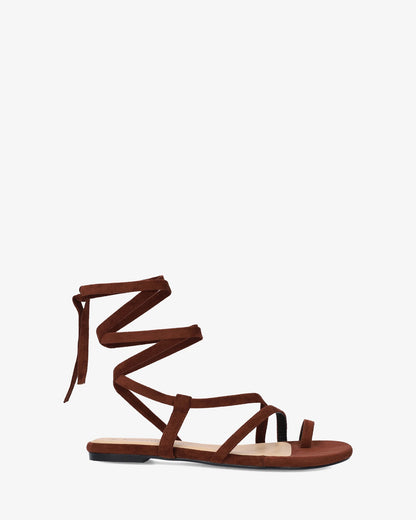 Sandalia plana en símil ante color marrón