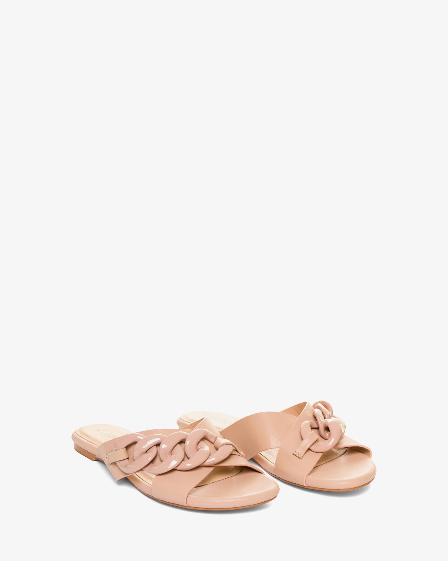 Sandalia plana en soft color maquillaje