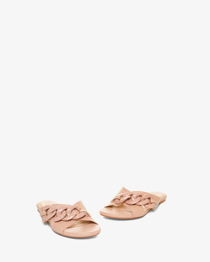 Sandalia plana en soft color maquillaje