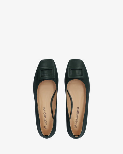 Ballerina in soft green