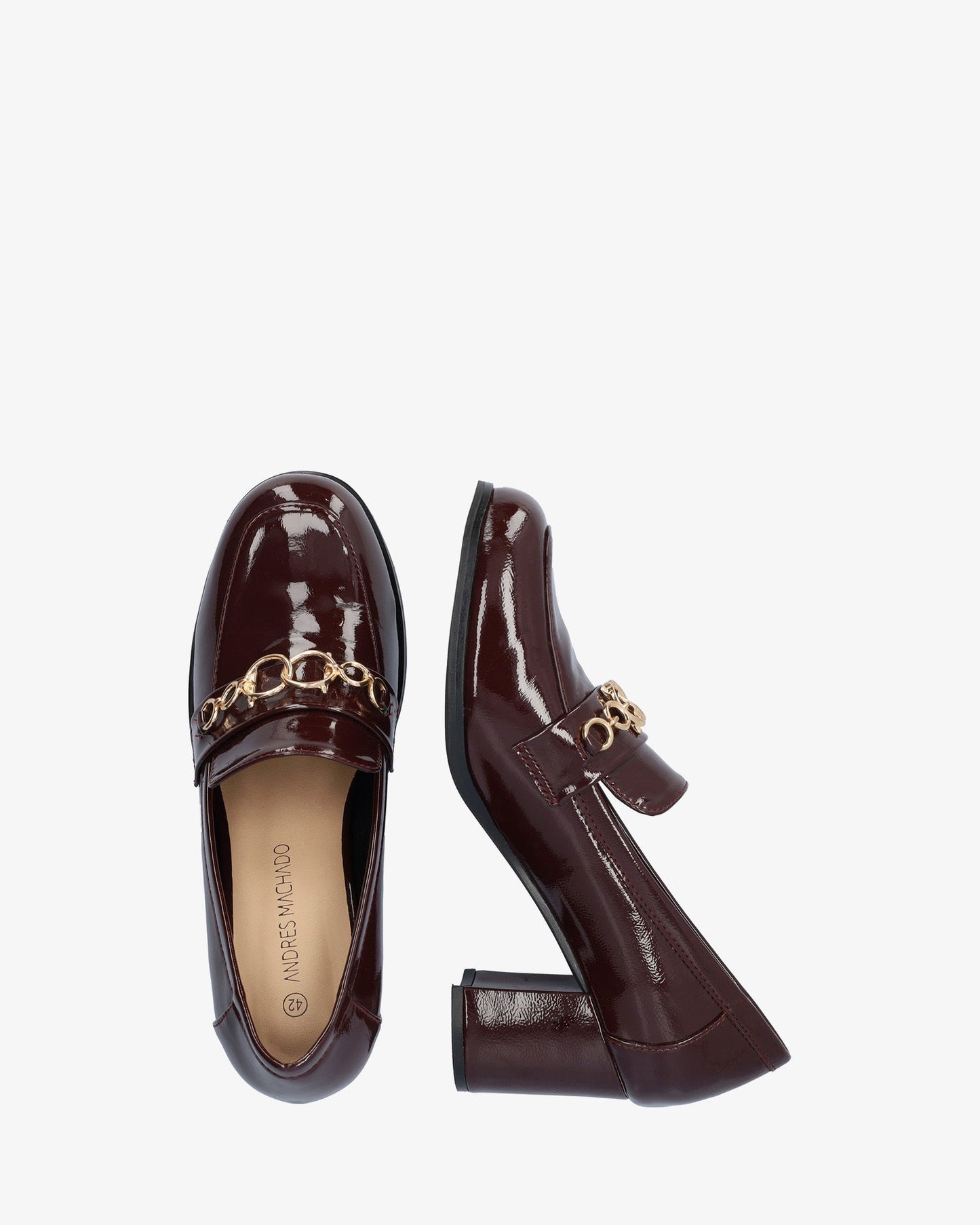 Mocasín charol burdeos con tacón