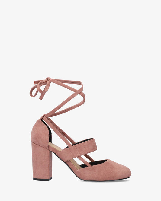 Zapato de tacón en símil ante rosa