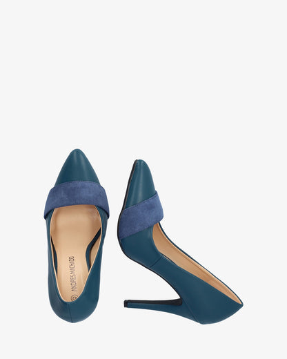 Salon in soft blue fine-tipped trousers