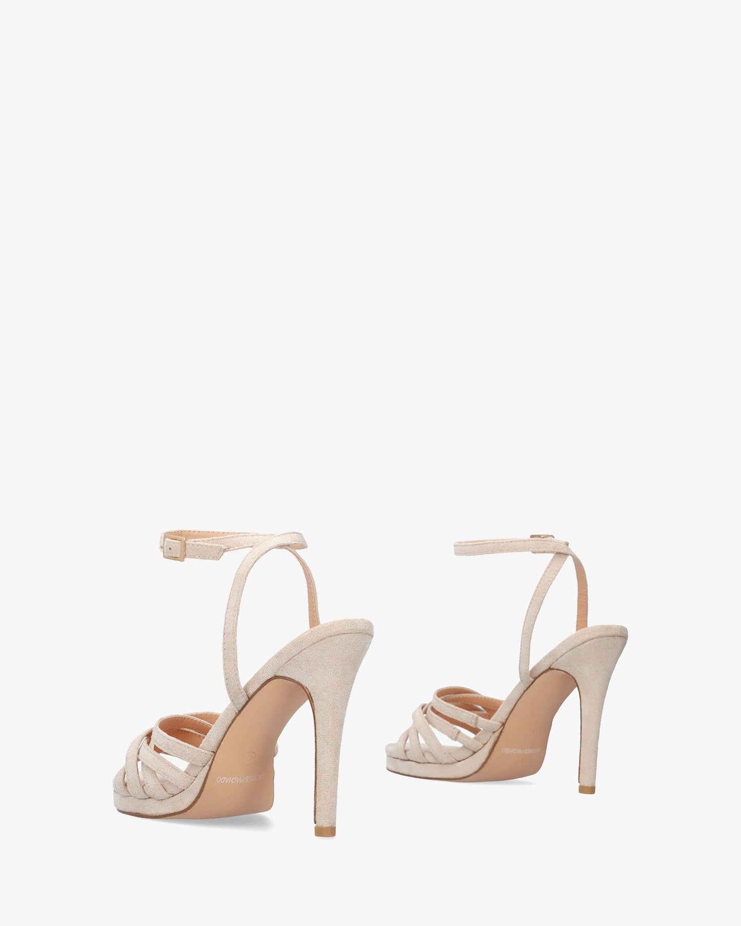 Sandalia en símil ante beige con tacón alto