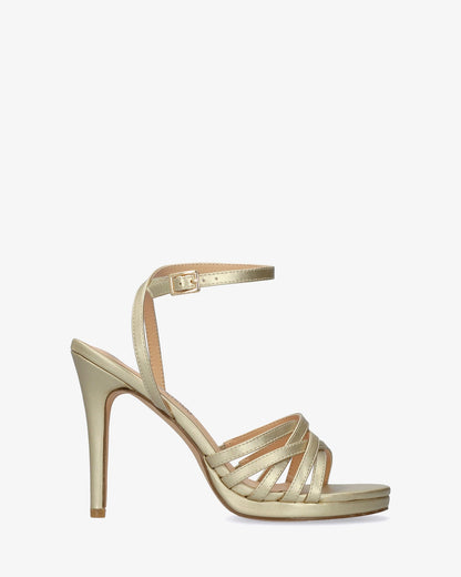 Sandalia en soft oro con tacón alto