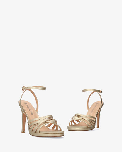 Sandalia en soft oro con tacón alto