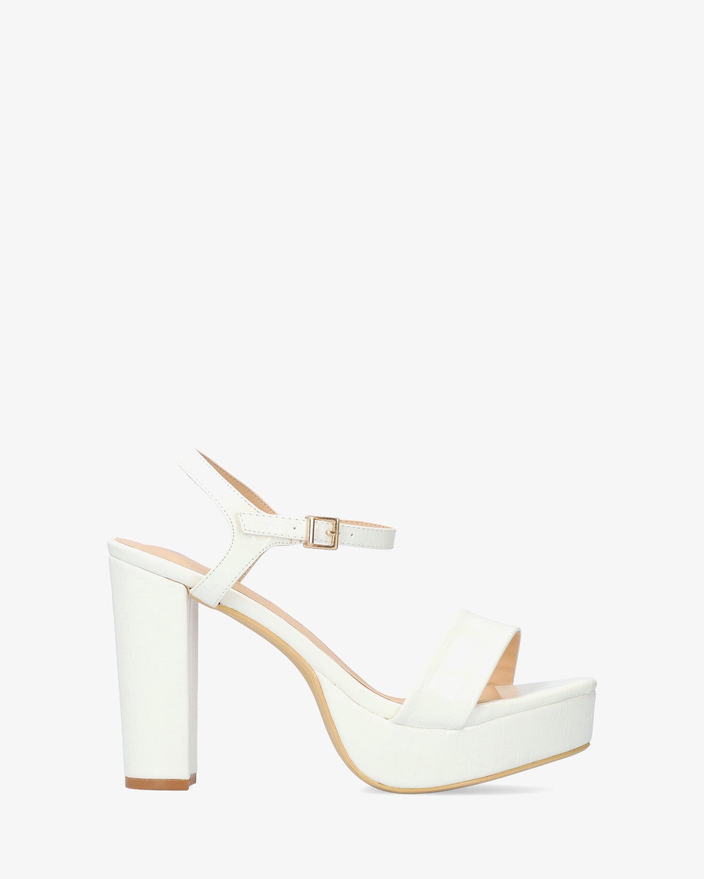 Sandalia en soft coco blanco con tacón alto