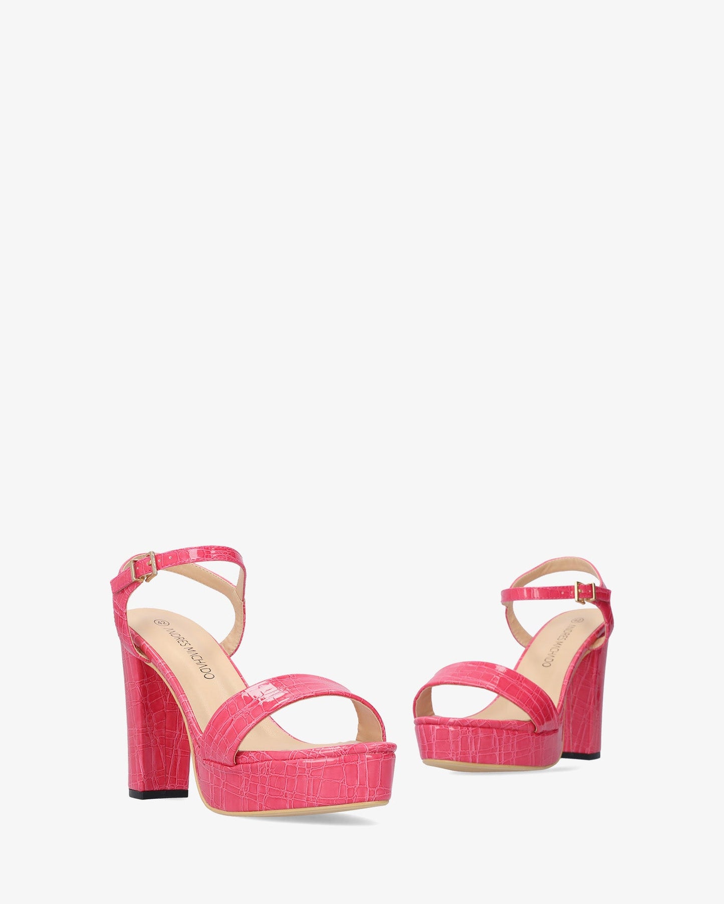 Sandalia en soft coco fucsia con tacón alto