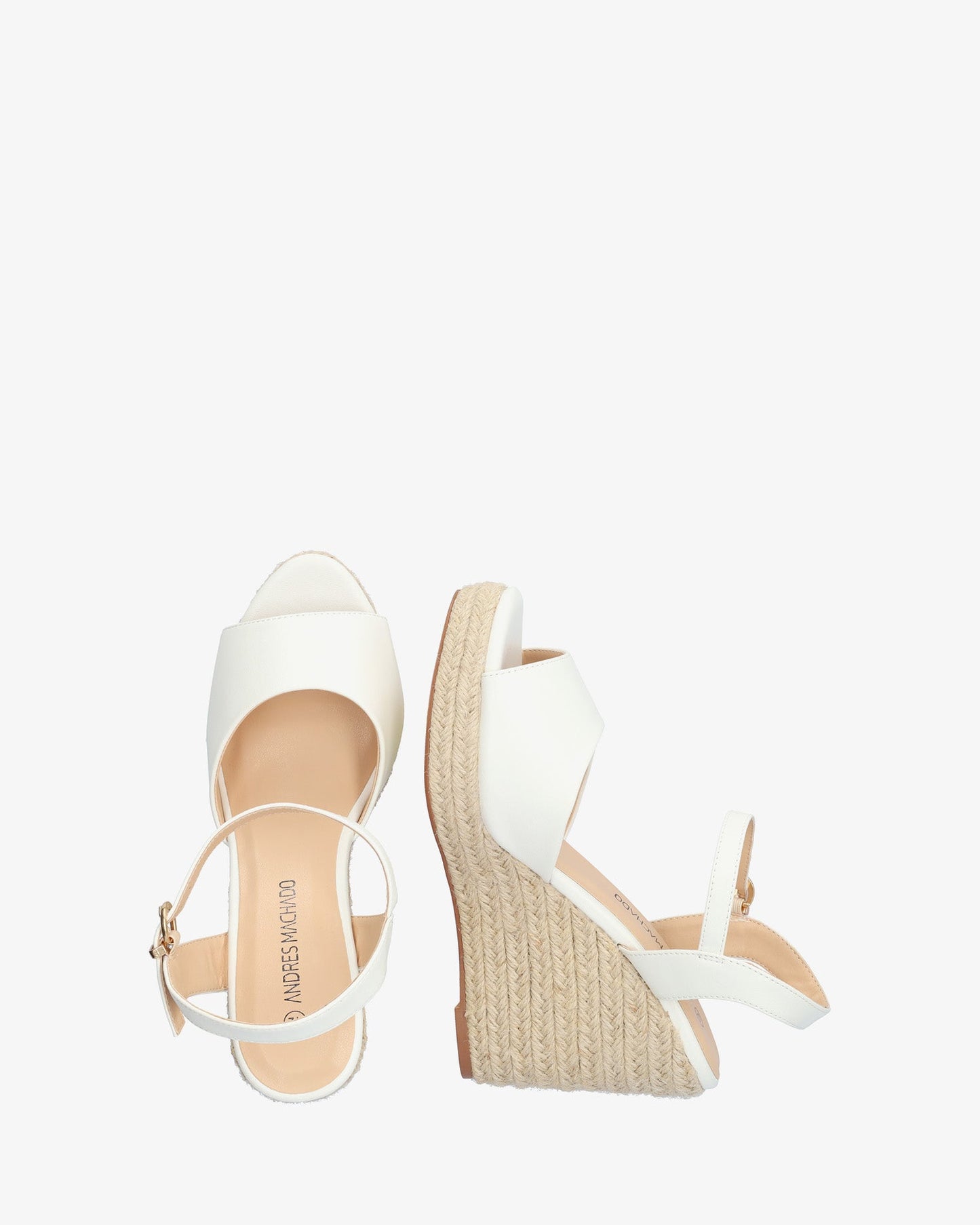 Sandalia en soft blanco con cuña en yute