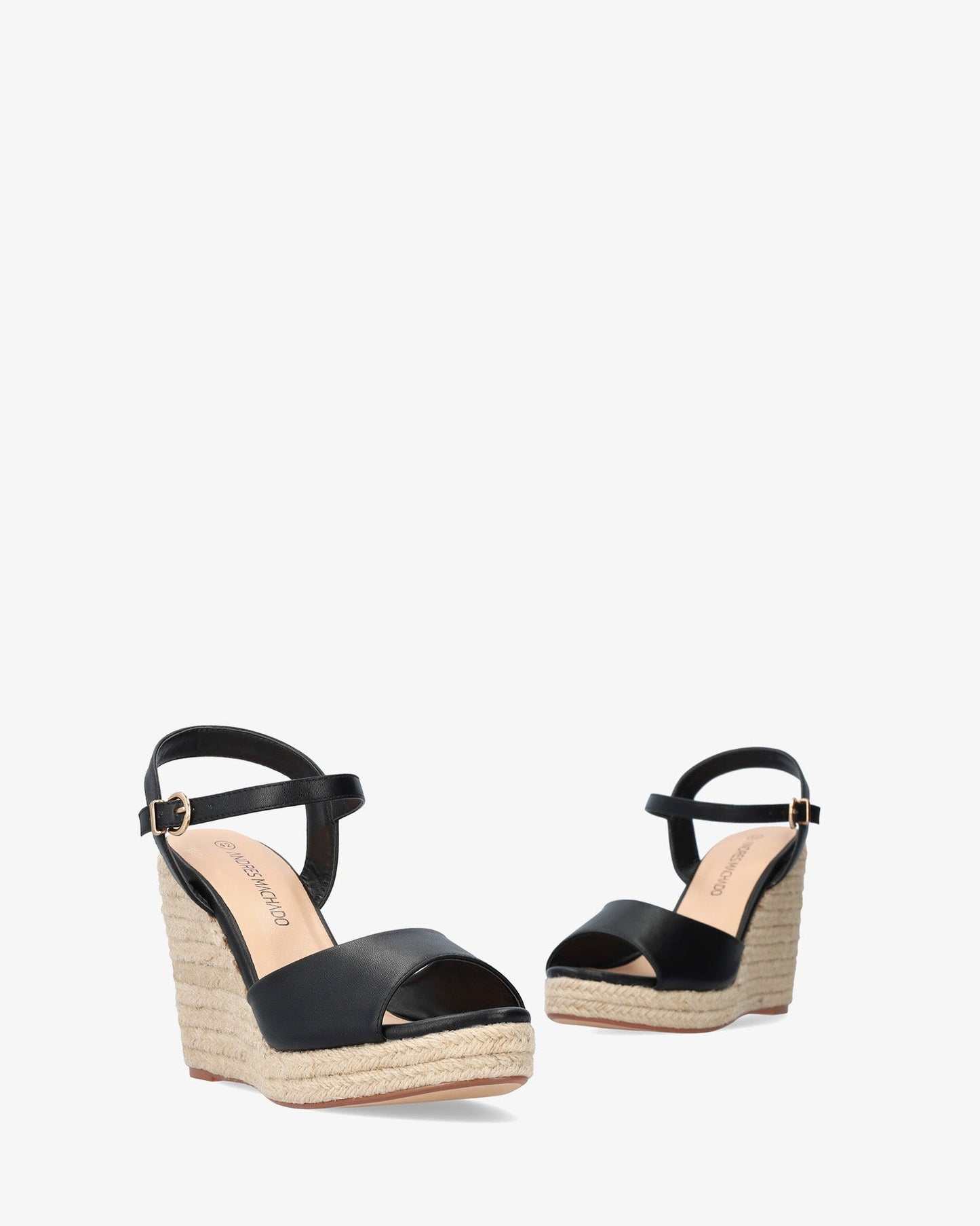 Sandalia en soft negro con cuña en yute