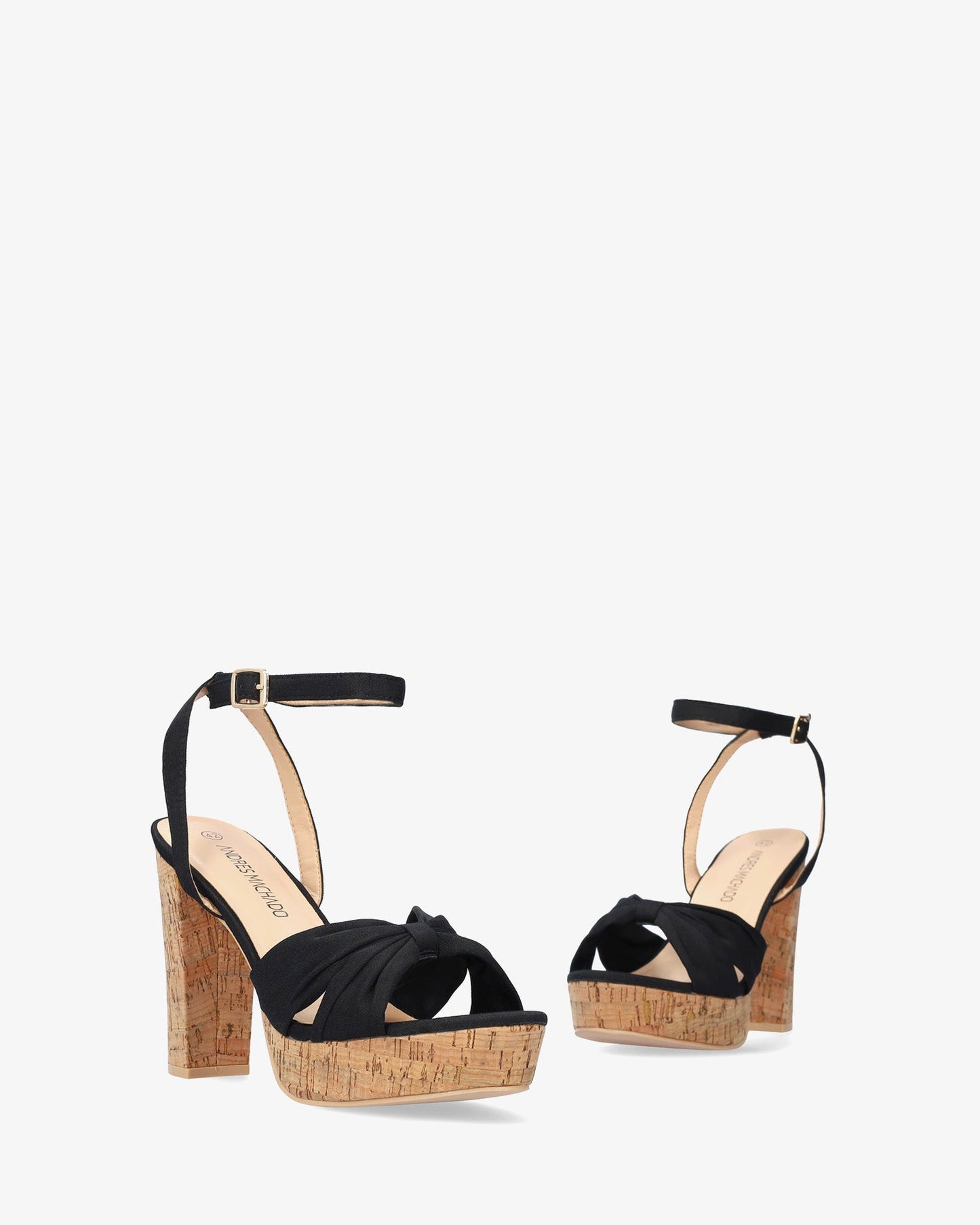 Sandalia en tejido negro con tacón efecto corcho