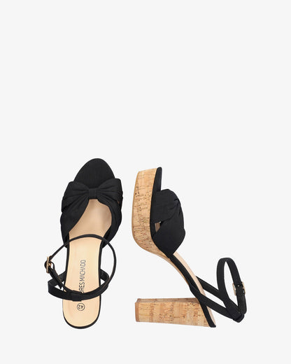 Sandalia en tejido negro con tacón efecto corcho
