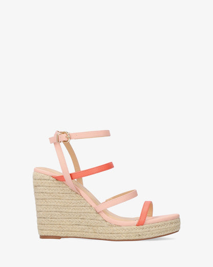 Sandalia en soft salmón con cuña en yute