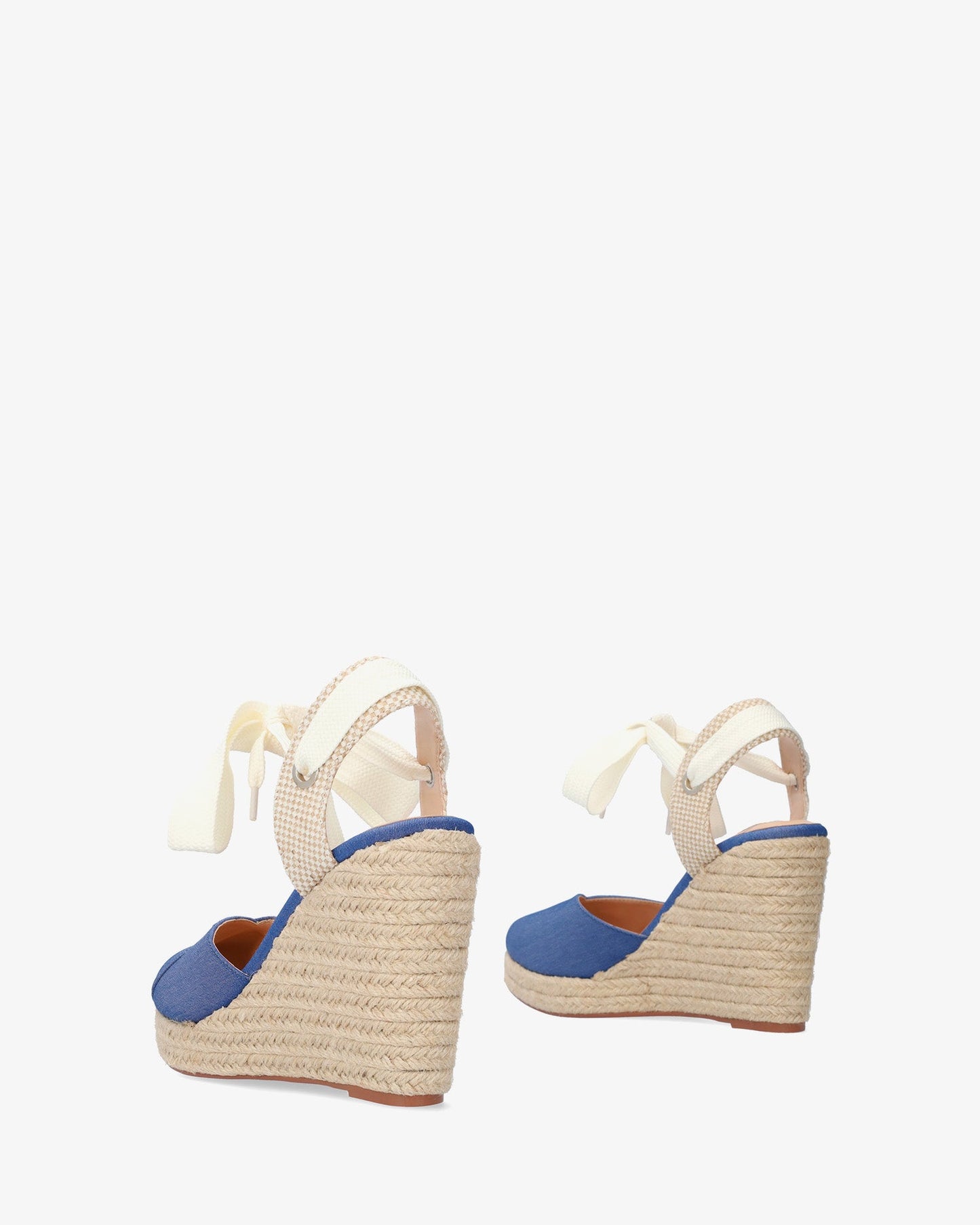 Alpargata en tejido azul con cuña en yute
