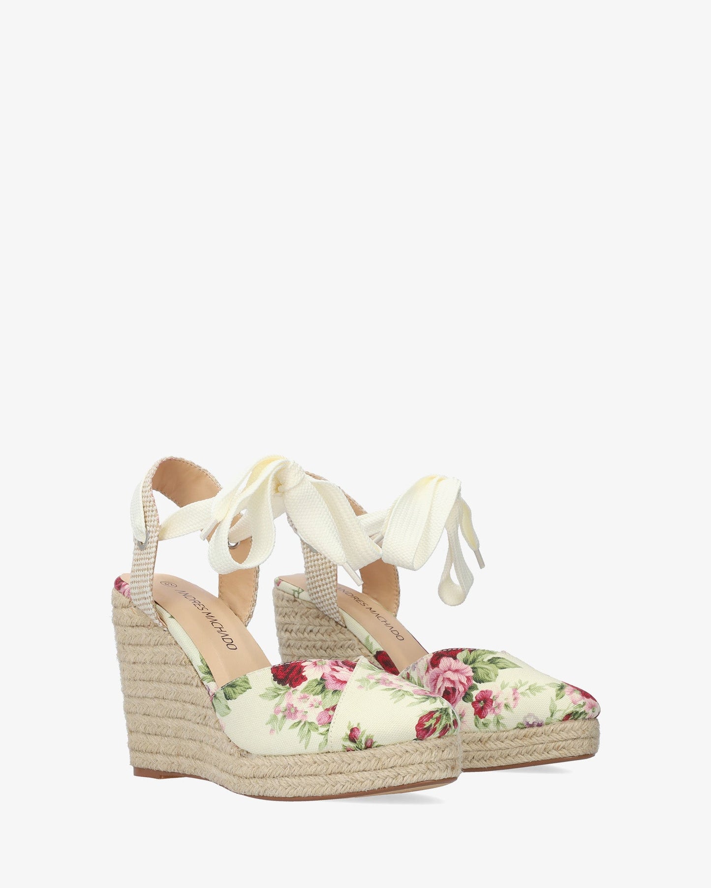 Alpargata en tejido beige con cuña en yute