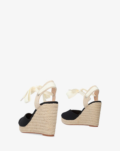 Alpargata en tejido negro con cuña en yute