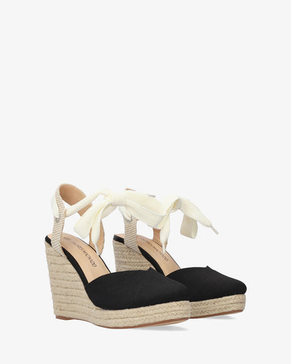 Alpargata en tejido negro con cuña en yute