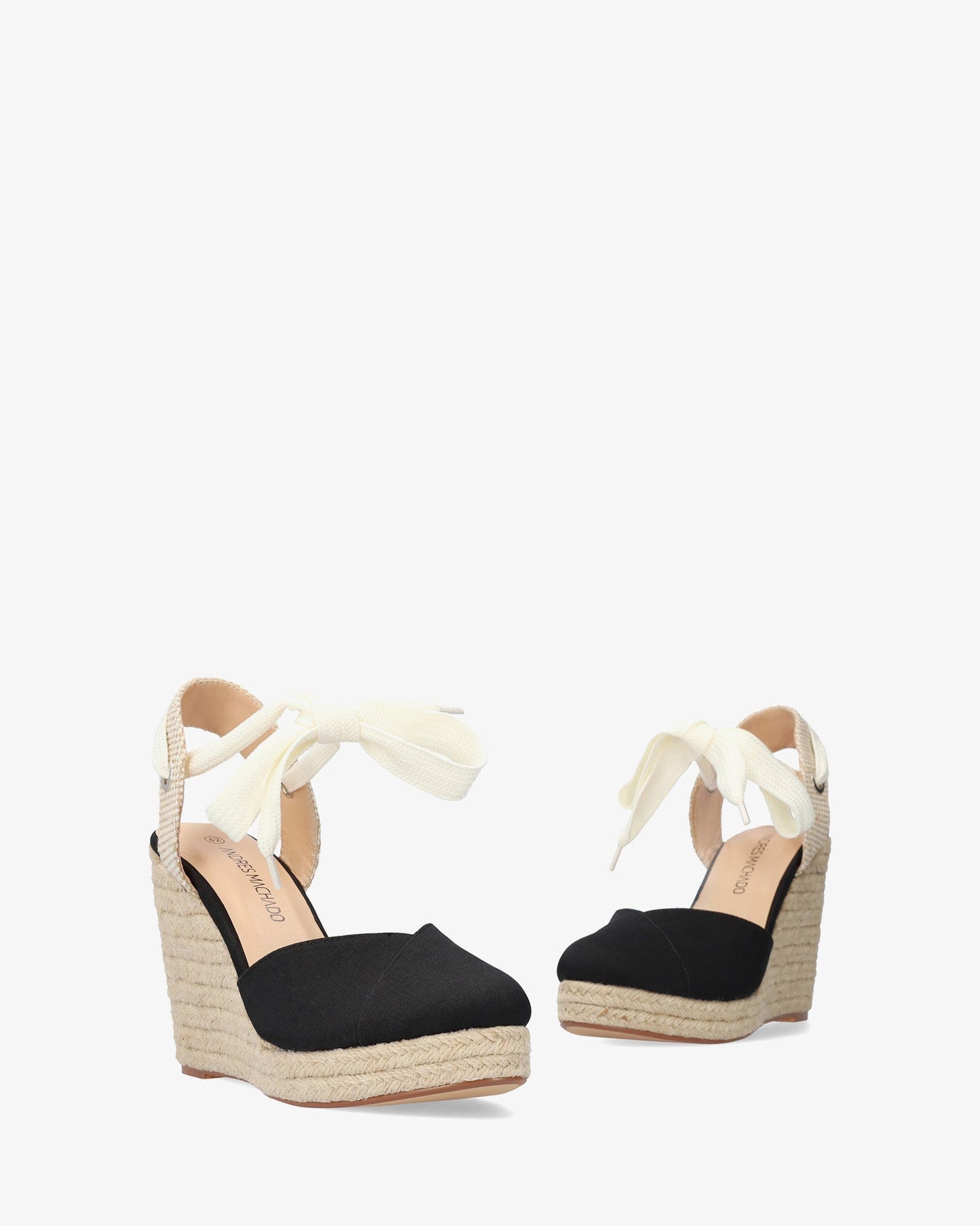 Alpargata en tejido negro con cuña en yute