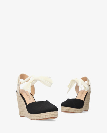 Alpargata en tejido negro con cuña en yute