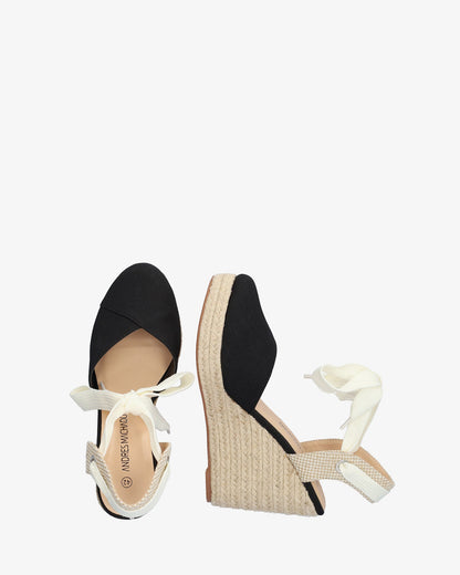 Alpargata en tejido negro con cuña en yute